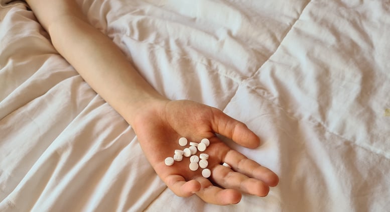 "그 여자가 준 음료 먹고 잠들어" 눈 뜨니 계좌 텅텅...4명 당했다