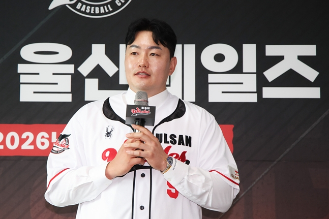 "돈 많이 모으셨나요?" 박용택도 의아→최지만은 日·대만 관심에도 대체 왜 울산 택했나