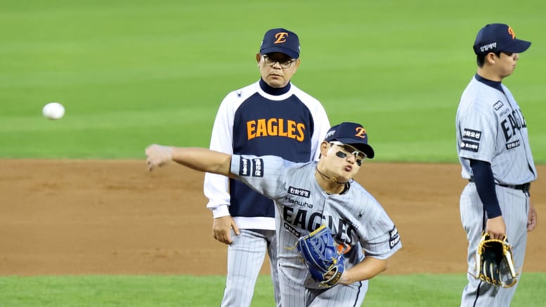 '김서현 이어 양상문 코치도' 1군 엔트리 말소, '건강상 사유'로 이탈... 한화 마운드 어쩌나  [대전 현장]