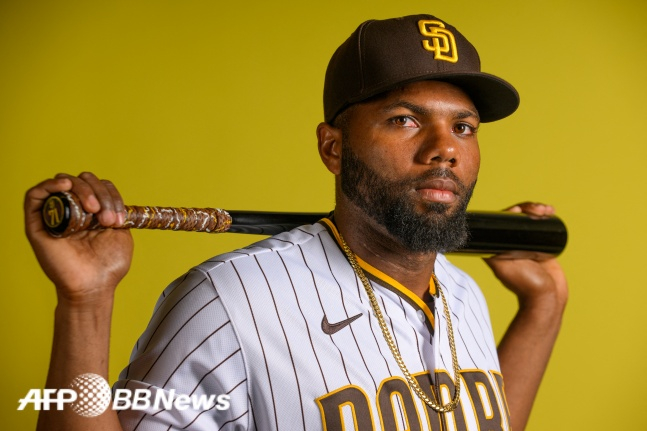 [속보] '日 NPB 경험' 마이너 215홈런 거포, KIA 온다! 美 저명기자 보도... 카스트로 대체 외인 유력