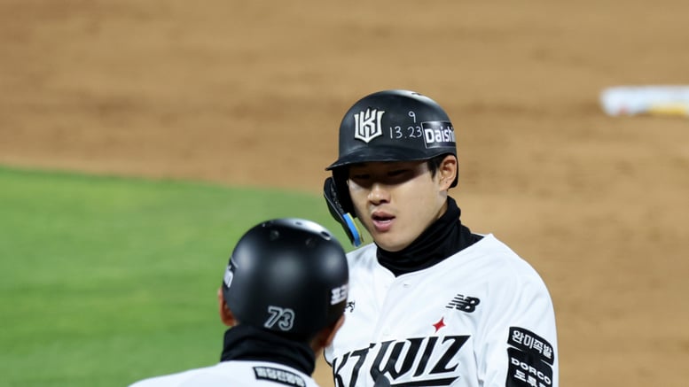 [포토]'5회말 테이블세팅, 팀 15000안타라네요' 최원준