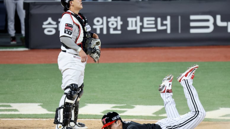 [포토]'뭐야? 볼은 왜 안오는겨' 문보경