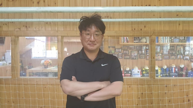"당장 승리보다 값진 건 바른 성장" 유소년 '신흥 강호' 온새미로FC 송현식 감독의 '기본기 철학'
