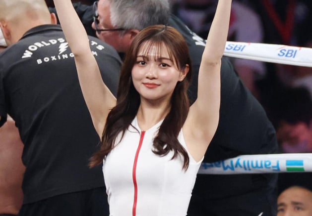 "이 라운드걸이 日 전설의 딸이라고?" 도쿄돔 발칵 뒤집은 22세 미녀의 정체... 세이부 명포수 장녀였다 '복싱 명경기서 데뷔'