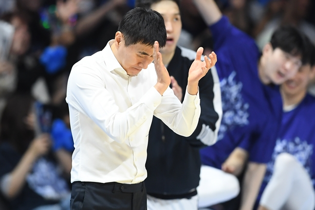 슈퍼팀 위력 폭발, '슈퍼스타 사령탑' 이상민 KCC 감독 "나도 너무 긴장했는데..." [고양 현장]