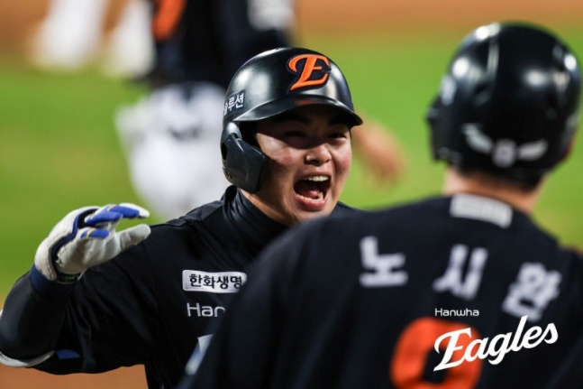 "너 형한테 따라잡힌다?" 한마디에 홈런 쾅! 한화가 누리는 노시환 효과, KBO 최고 유망주 장타 본능까지 일깨운다