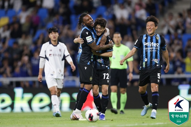 이청용 이적 데뷔골 터졌다! 인천 매서운 골 폭풍→광주에 4-0 대승 [인천 현장리뷰]