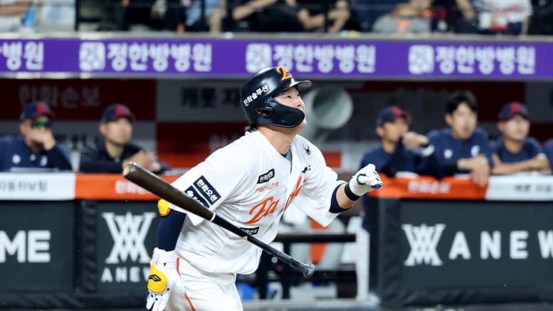 [한번에쓱] '내야땅볼치고 1루로 전력질주한 이도윤'  혼란한 4회말 승자는 그였다