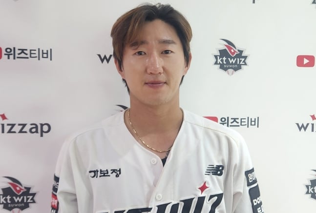"초구 딱이란 별명 싫었는데" 서른 즈음에 깨달은 투수 심리, '타율 0.358' 김민혁은 커리어하이로 향한다