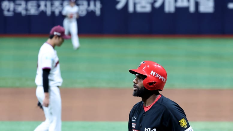 [포토]'1회초 안우진에 삼진' 아데를린