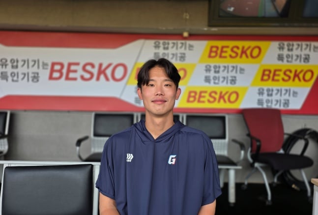 "할아버지끼리 친하셨어요" 초1때 같은 반 친구와 결혼, 롯데 현도훈은 '10년 무명' 함께 버틴 아내가 고마웠다 [인터뷰]