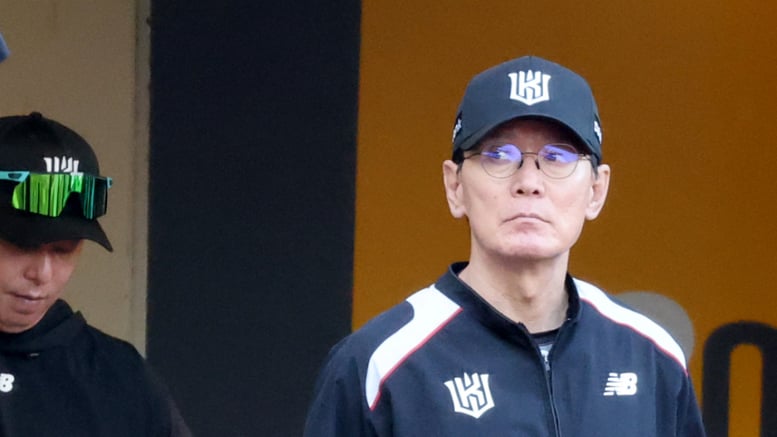 [포토] '랜더스전 지휘하는' 이강철 감독