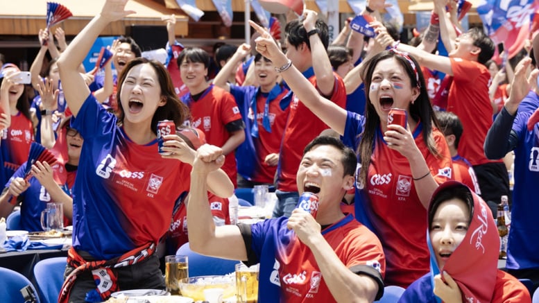 평일 아침 응원전 살린 '입 크기 이벤트'…카스 제로 411캔 쐈다