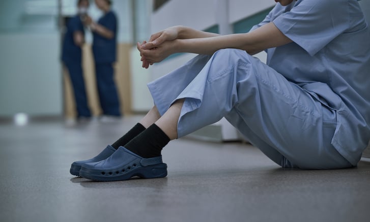 "출근 싫다며 신발장 앞 눈물"...20대 방사선사 사망, 무슨 일이