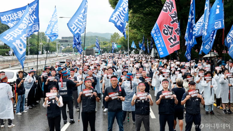 "영업익의 30% 달라"…현대차 이어 기아도 파업 돌입