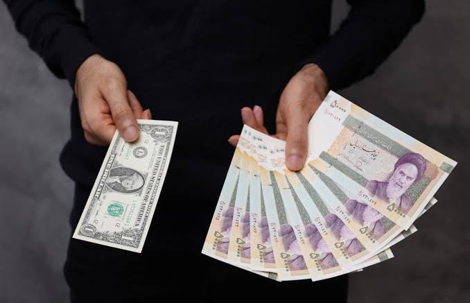 "1년 새 반토막"…이란 리알화 가치, '美 경제 왕따 작전'에 또 사상 최저