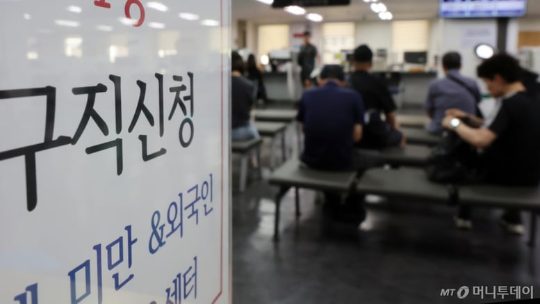 8월 취업자 18.4만명↑…15~64세 고용률 '역대 최대'