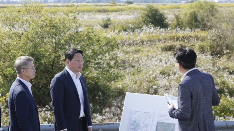 최태원 "전력·용수 늦어도 먼저 짓겠다"…호남 반도체 팹 '속도전'