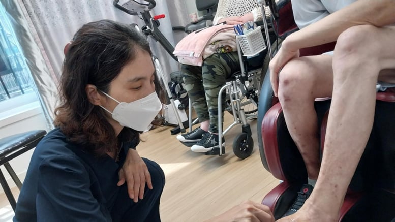 "병원 나오면 누가 돌보죠?"…진료실 밖으로 나간 '동네 주치의'