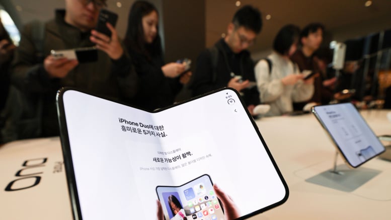 잇섭, 아이폰 듀오 비틀어도 멀쩡.."기기 바꿔치기" 악플에 강경대응 예고