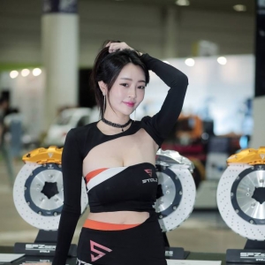'레이싱모델 김지율' 무결점몸매 과시